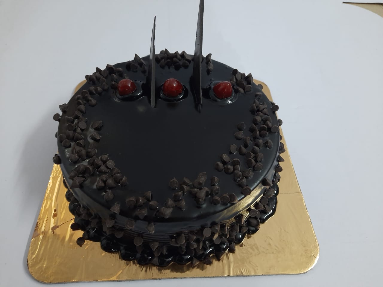Round Eggless Choco Chips Cake, Packaging Size: 10*10, Weight: 1kg-5kg at  Rs 700/kg in Hyderabad